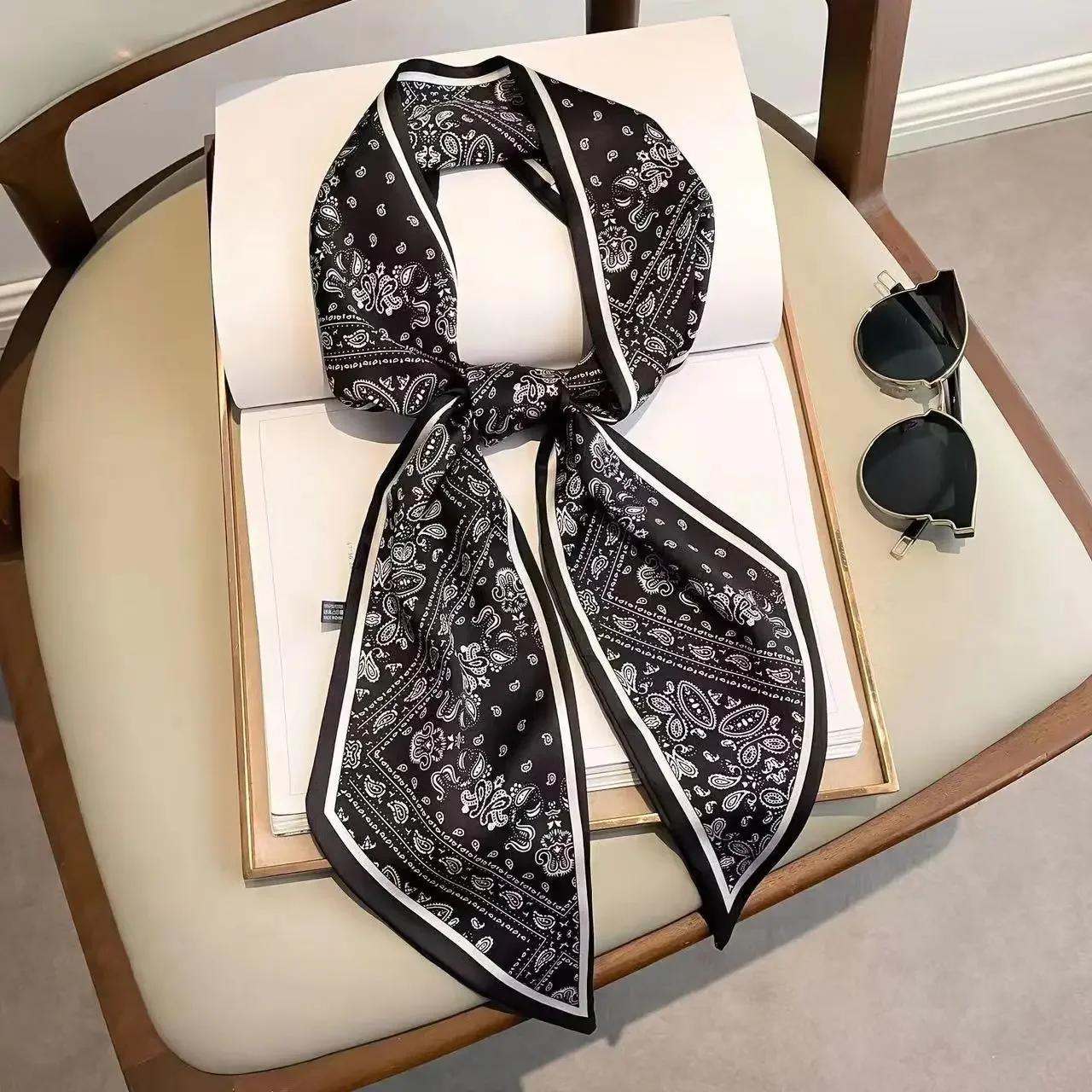 Travel Accessories Luxury - Lenço Estreito Estampado Xadrez com Design