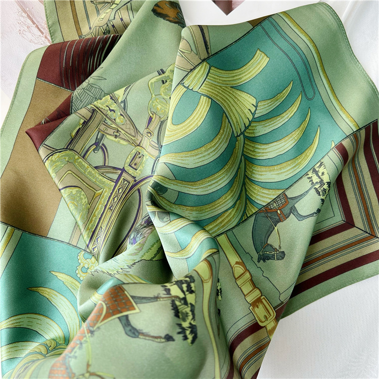 Travel Accessories Luxury - Lenço de Seda Verde 65CM de